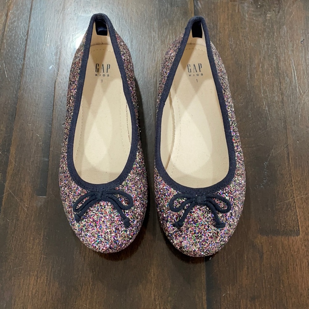 Gap girl flat